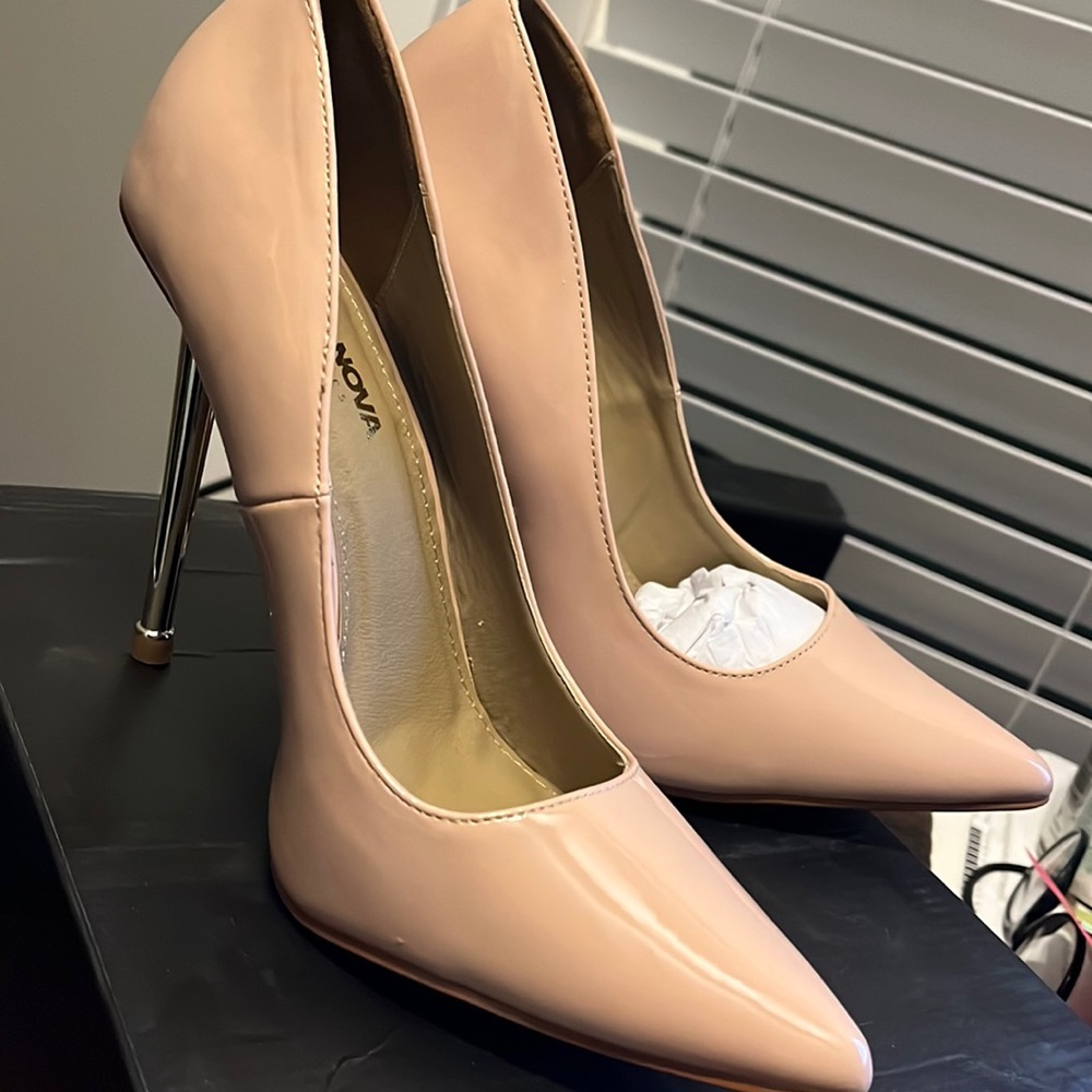 Nude pump